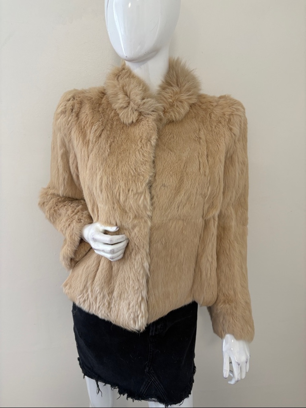 Vintage Unbranded Tan Cropped Fur Jacket Coat w Front Hook Closure